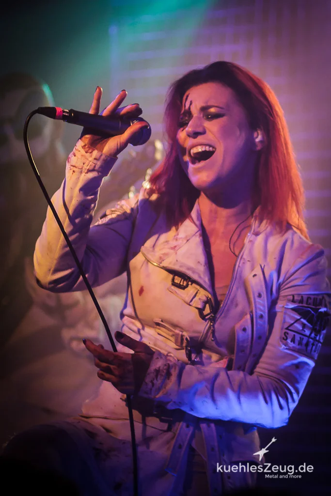 Ein Wohnzimmer im Delirium: Lacuna Coil, Forever Still und Genus Ordinis Dei im Strom