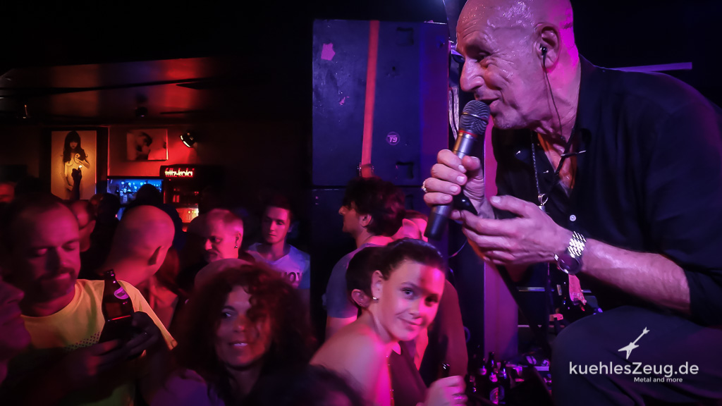 Hals- und Beinbruch, Flieger: Extrabreit legen Feuer im Strom