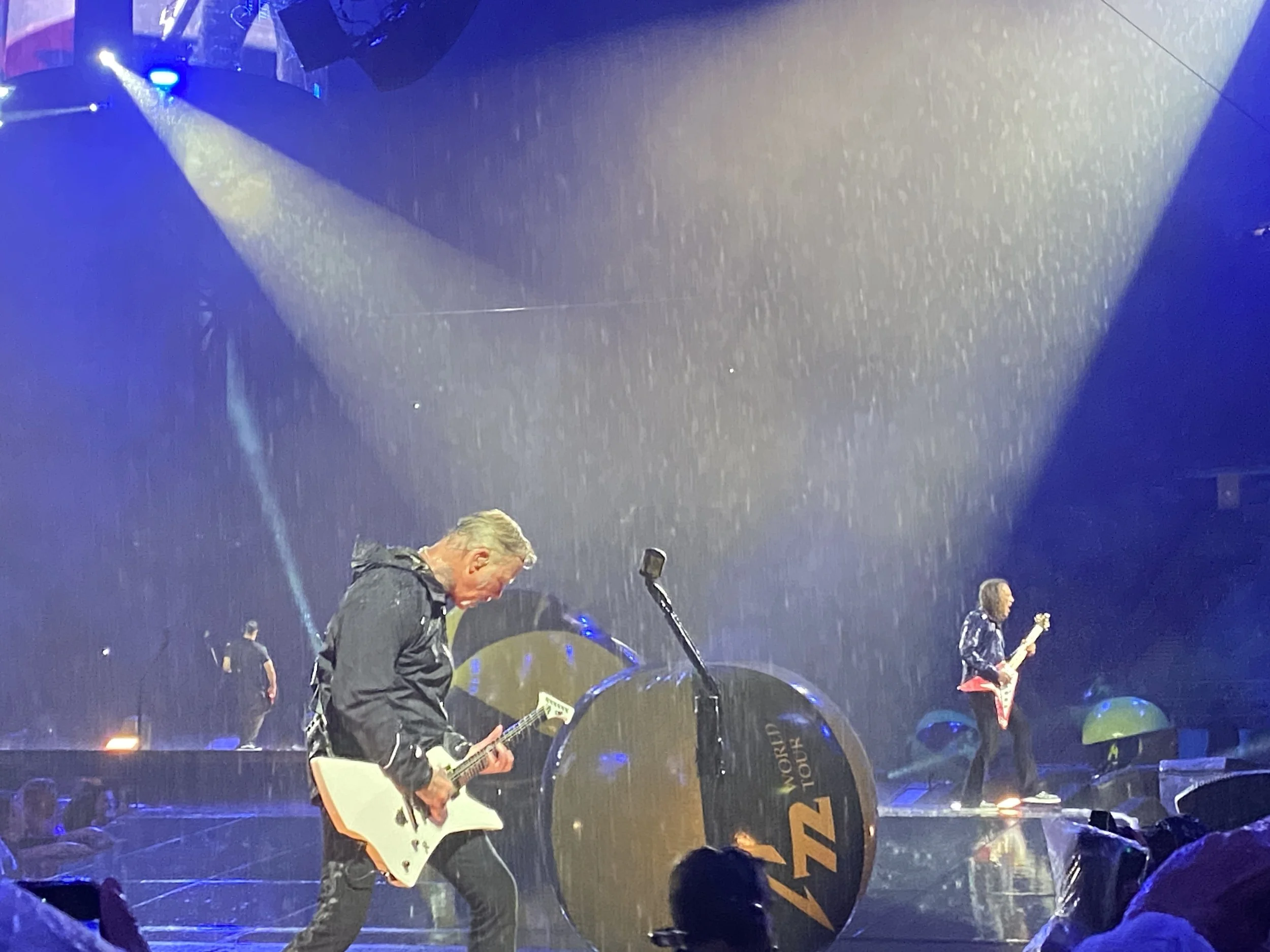 Melodien der Saison, Wolkenbrüche und Ballstafetten: Metallica übernehmen München