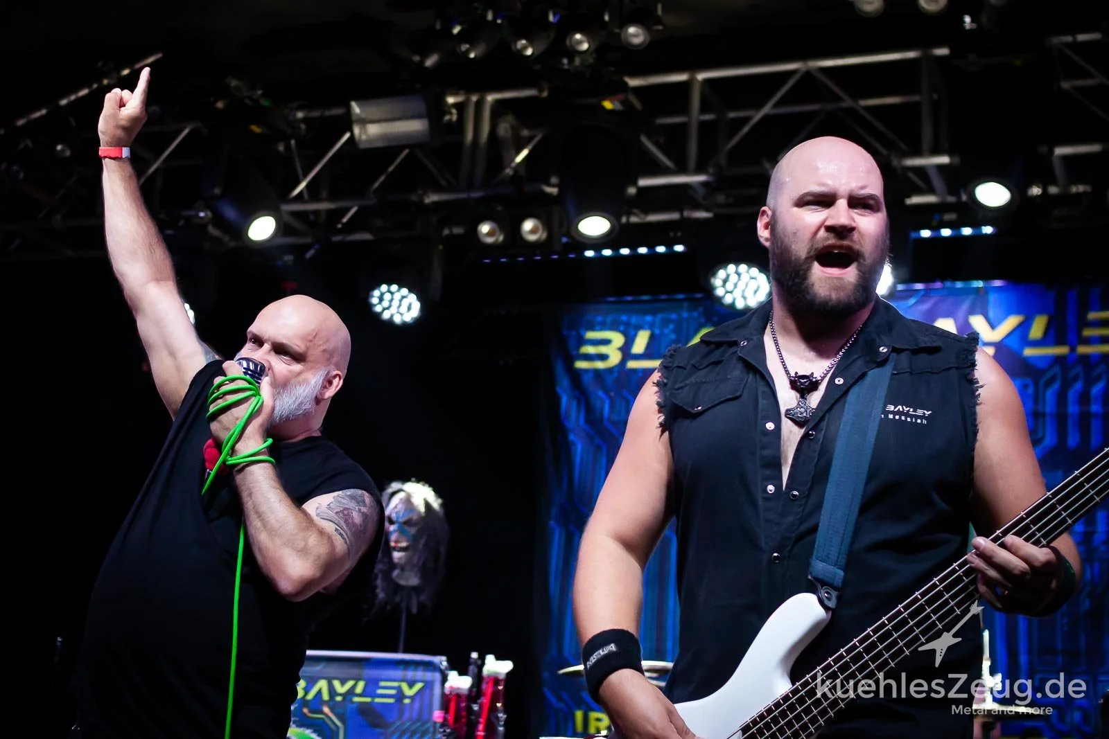 Aktentasche, Mittagessen, Mann auf der Kante: wir feiern Jubiläum mit Blaze Bayley