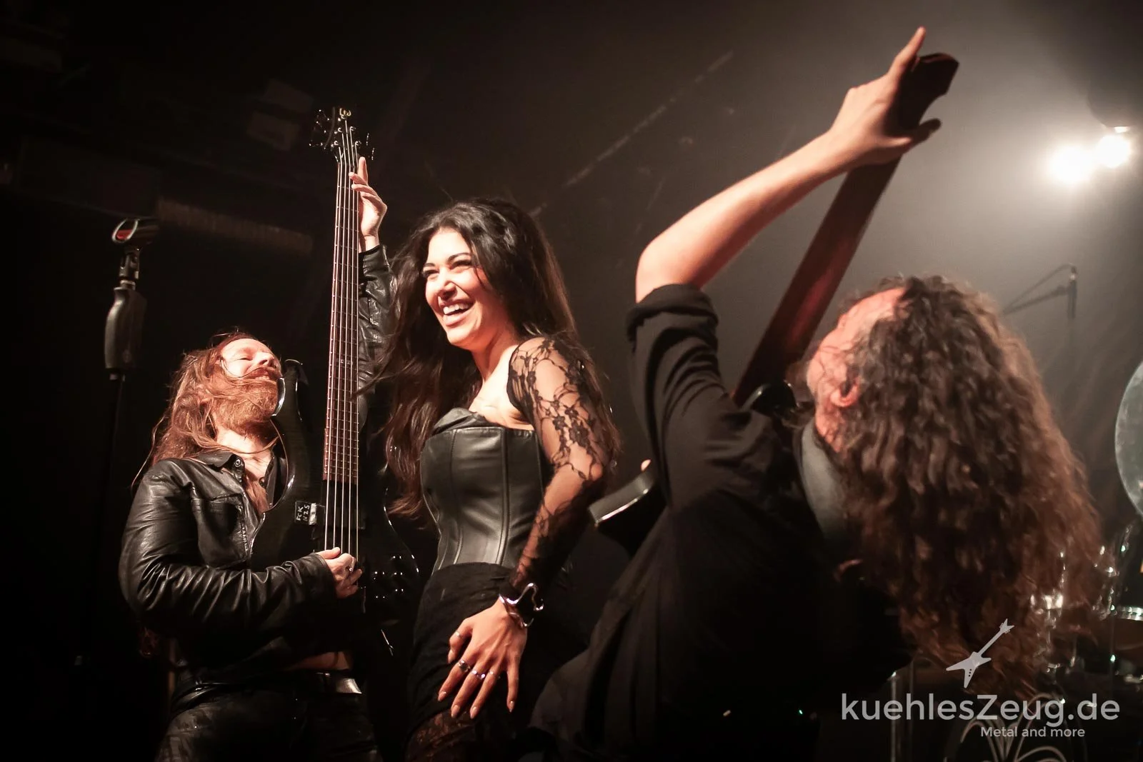 Sonnenfinsternis des Nachts: wir schauen zum Himmel mit Xandria, Seven Spires und Tulip