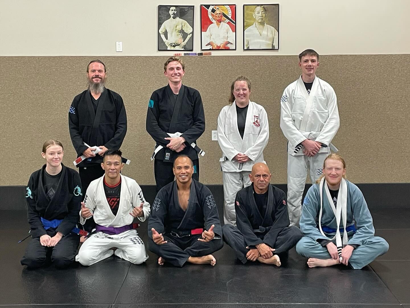 Congratulations to the newest blue belt and new stripes!

Well deserved for you all! Thank you to the team for helping us keep each other accountable and moving forward. 

Great work team 🤙🏽❤️