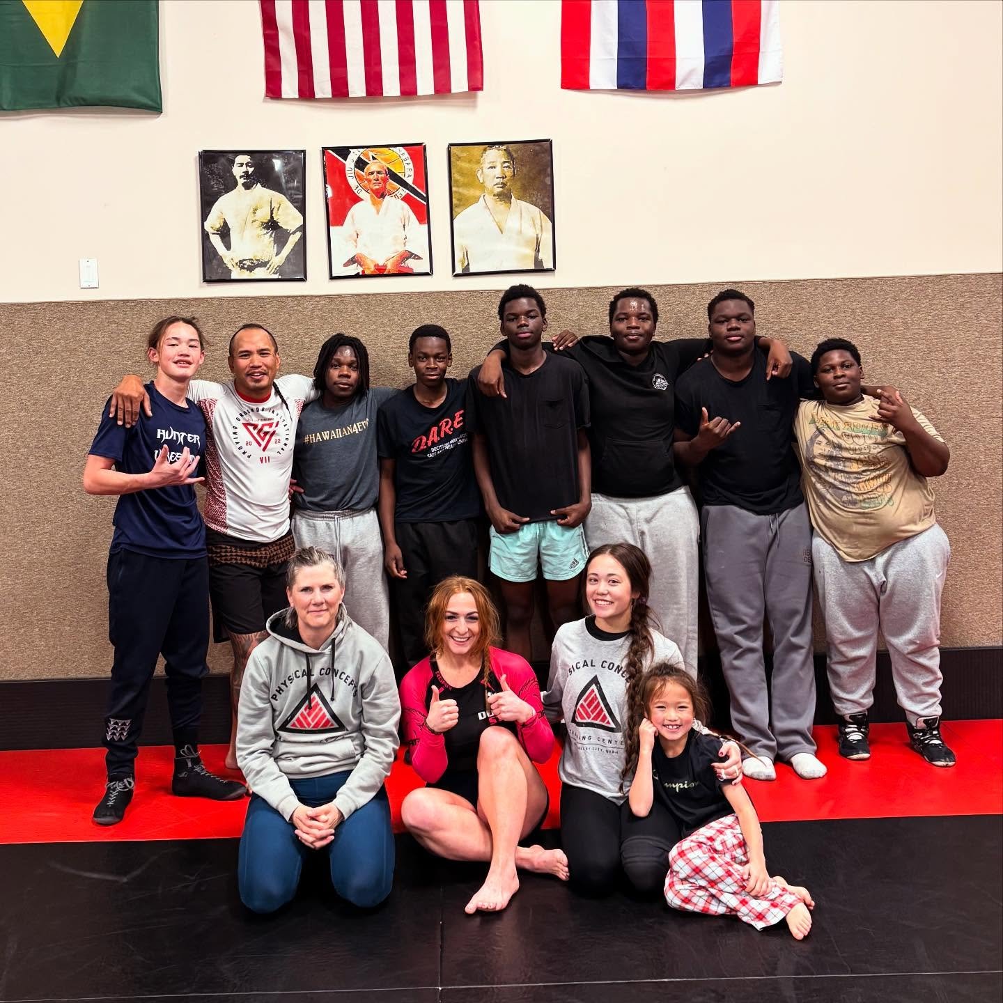 Ms. Brooke holding it down for the Factum/Honey Badger Crew🙌🏾

Ahmed and the boys coming in for that 🔥

And much love to my Physical Concepts peeps for hosting! 

Thanksgiving Open Mat 🙏🏽🙏🏽🙏🏽