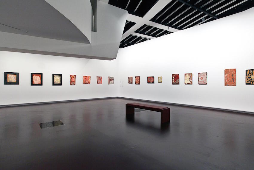 The wall of boards by Shorty Lungkata Tjungurrayi at Tjukurrtjanu, Musee du quai Branly, Paris Photo courtesy of NGV International.