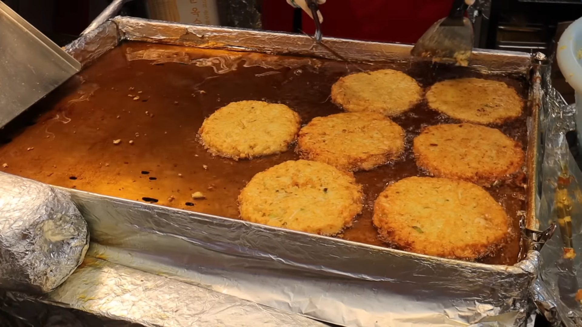 Eating Traditional Korean Street Food in Seoul. What to try at