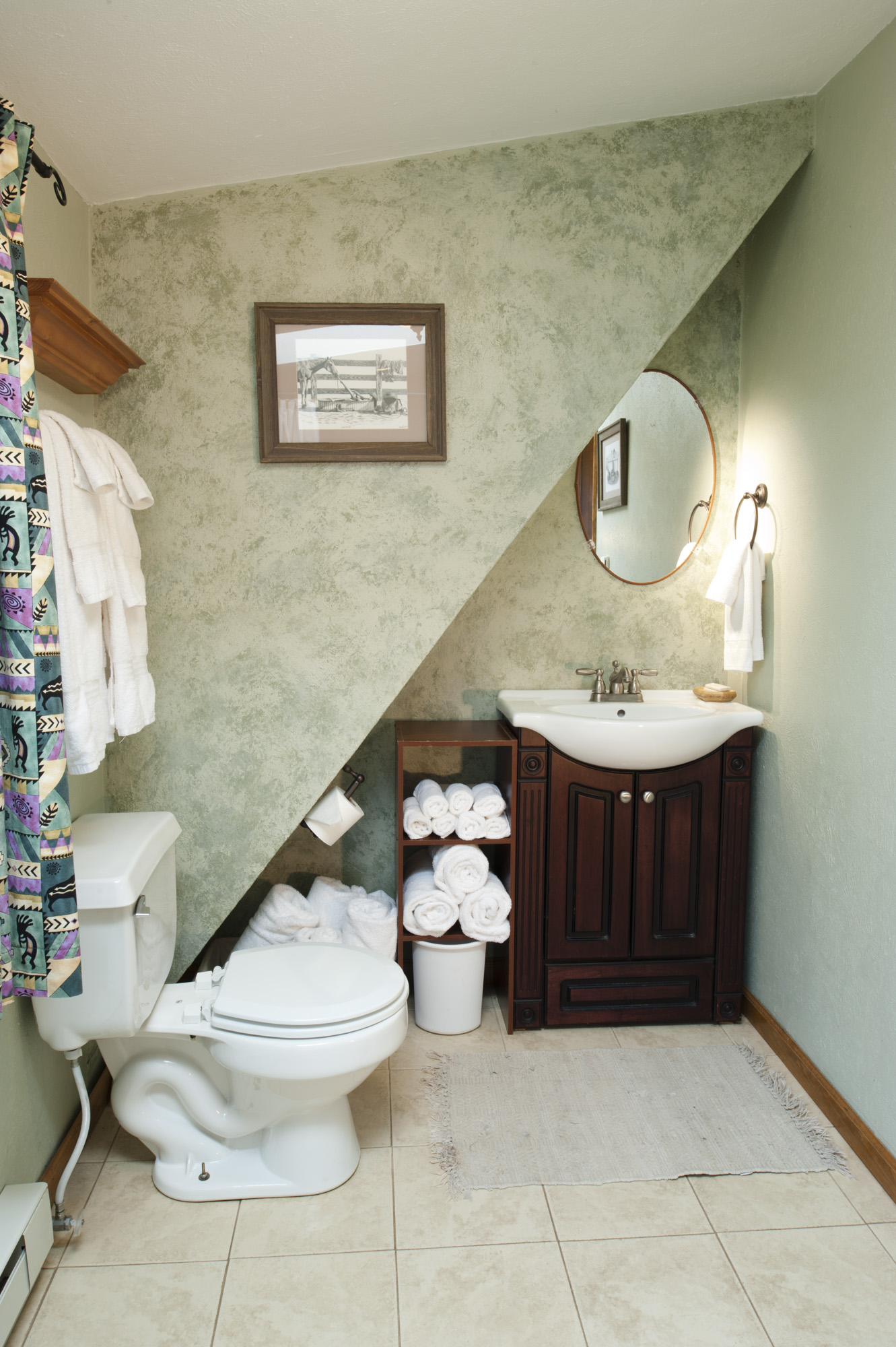 Chair_Mountain_RanchUpstairs-Bathroom.jpg