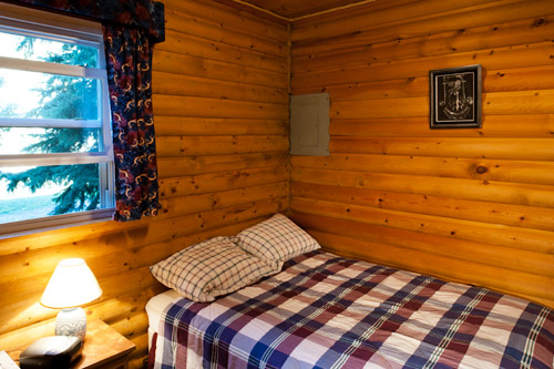 Cabin4-Bedroom2.jpg
