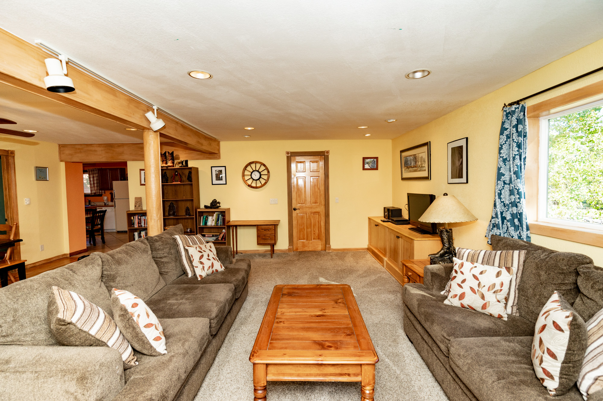 Chair_Mountain_Ranch_Apartments--3.jpg