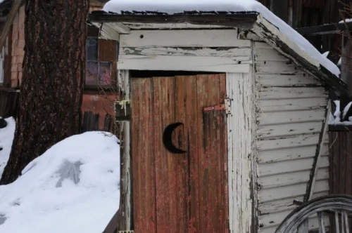 "Little cabin on the hill" and other terms for "outhouse" in the Middle Rockies