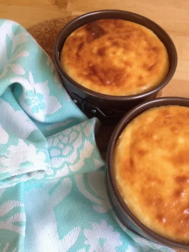 My mini cheesecakes got a golden brown crust because they cooked faster than I thought, if you get one too and don't like the way it looks/tastes, you can carefully cut it away after chilling.