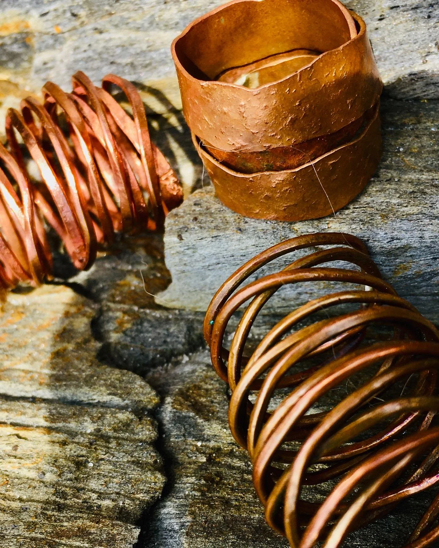 COPPER&hearts;️i love this ancient red metal... i made myself a copper ring because i developed a trigger finger... it has helped immensely...#copper, #triggerfinger, #mensrings, #rings, #handmade, #madetoorder, #organic, #integrity