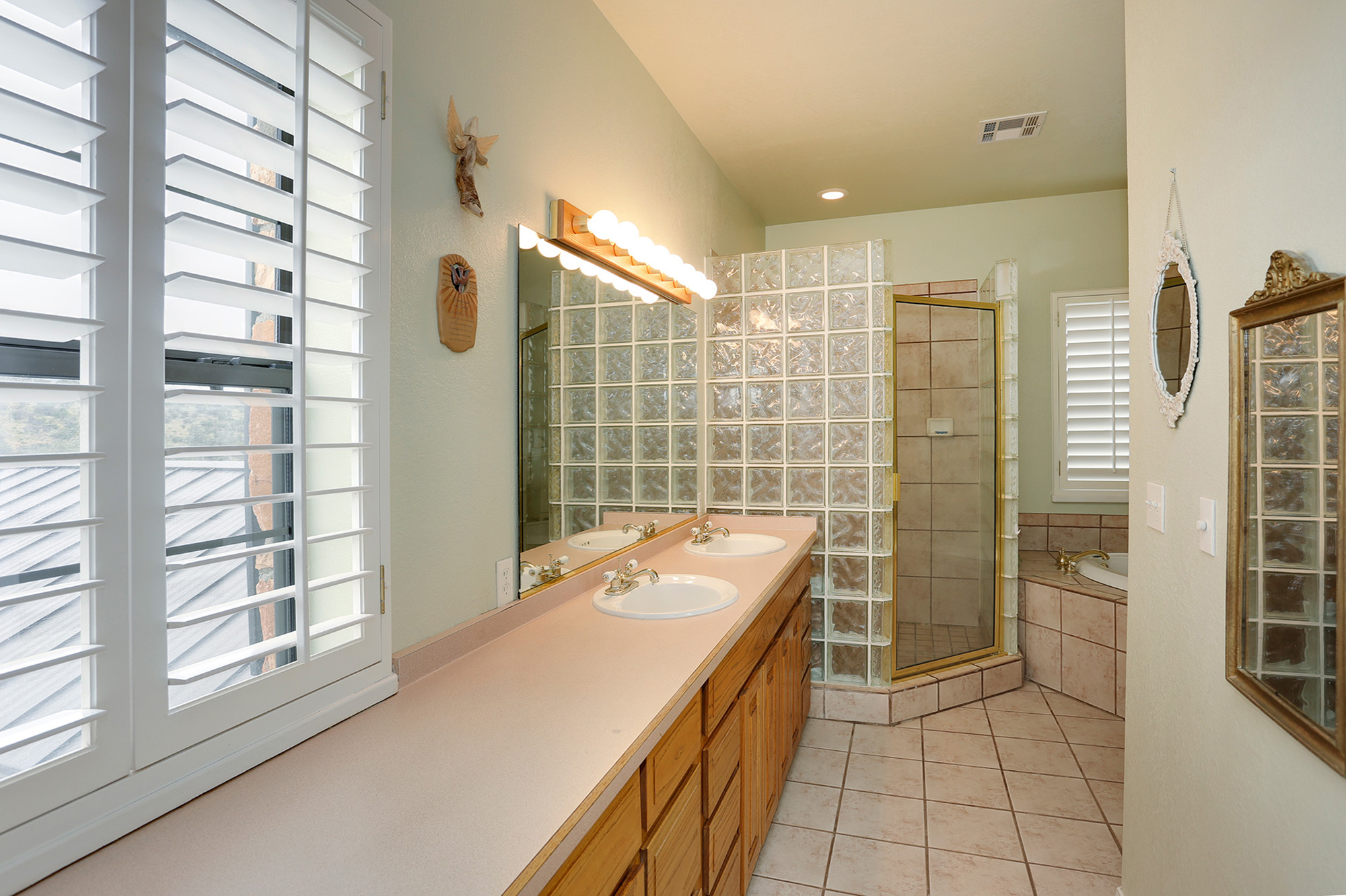 Upper Level Master Bath