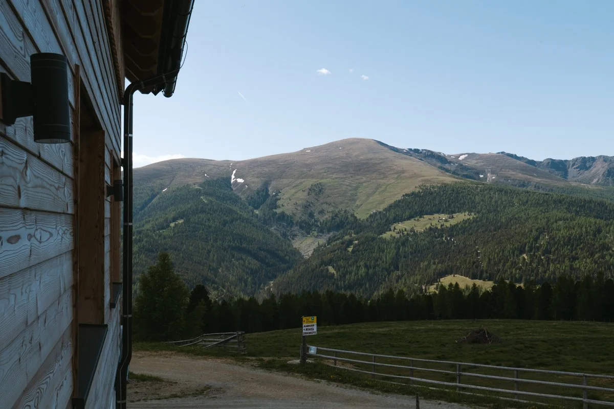 Ausblick-auf-der-Hochrindl_Almwohnung