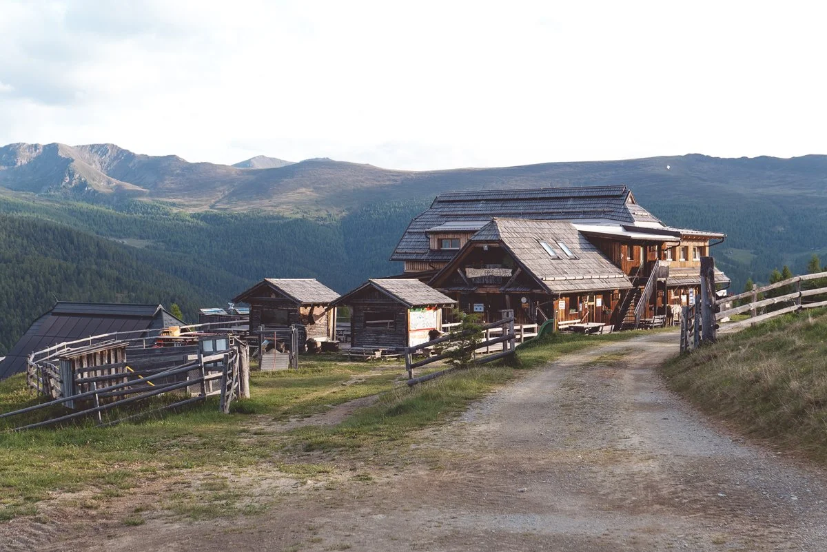 Hiasl-Zirbenhütte-Ausblick-Hochrindl.