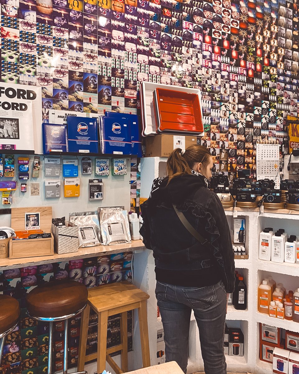 Café-Analóg_great-analogue-photography-shops-all-around-Europe