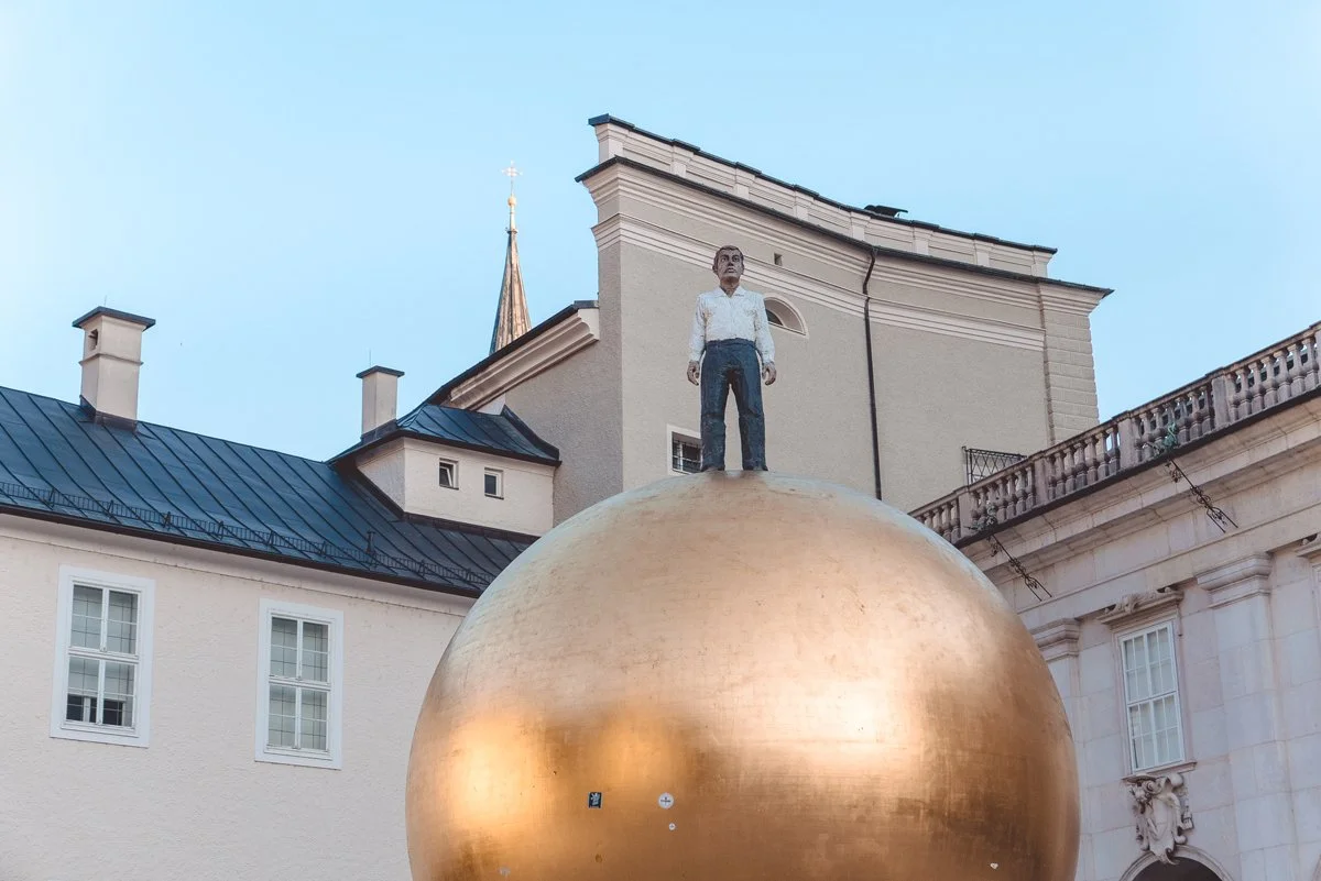 Salzburg_man-on-golden-ball-statue_Sphaera.