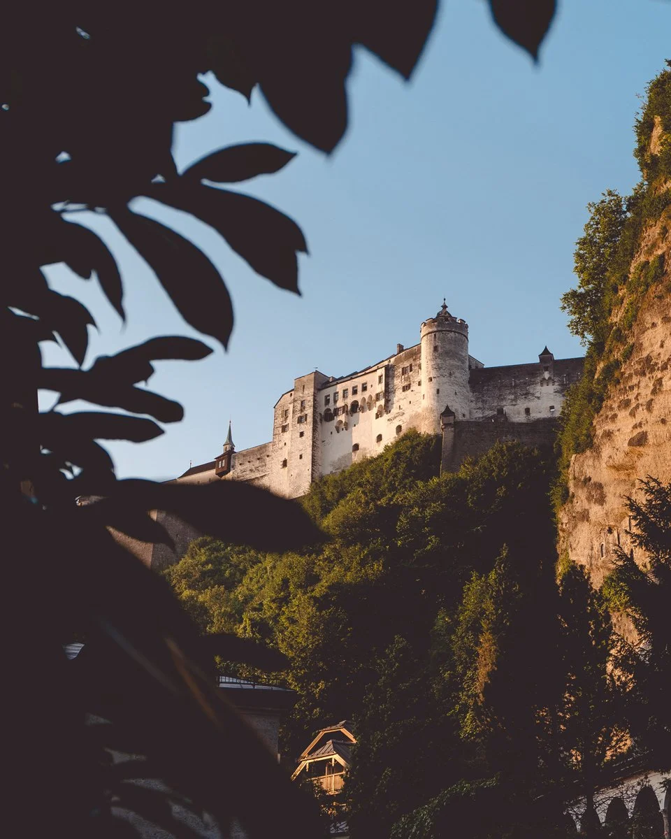 Salzburg-captured-with-Leica-Dlux-8-leica-street-photography-in-Austria