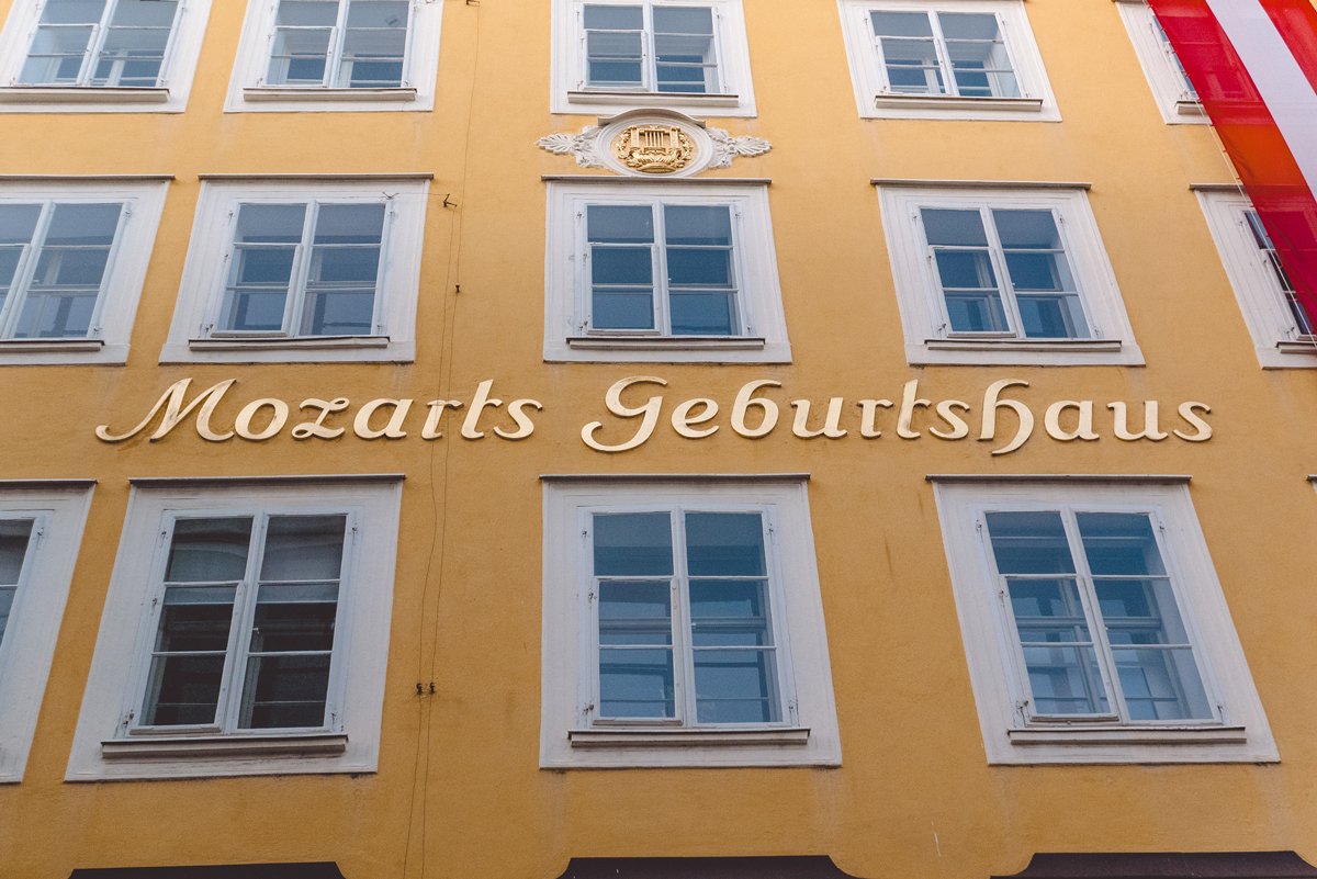 Mozarts-Geburthaus-in-Salzburg_sightseeing-in-the-old-town