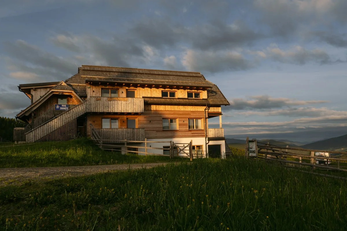 Hiasl-Zirbenhütte-auf-der-Hochrindl-Badkleinkirchheim-Kärnten.