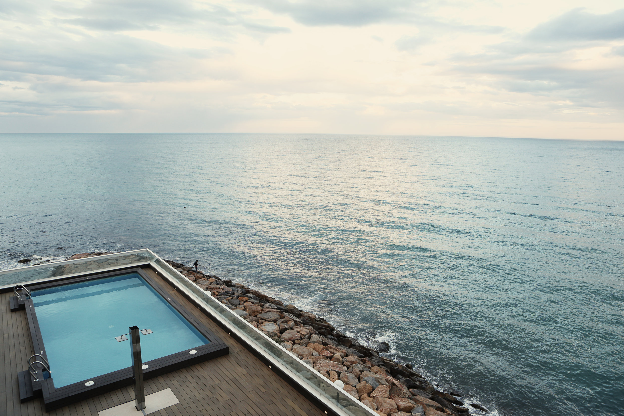 sea-ocean-hotel-swimming-pool.jpg