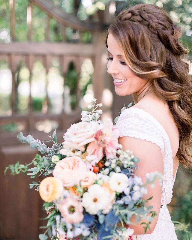 Wow! Hair goals? Or bouquet goals...🤔 maybe both!