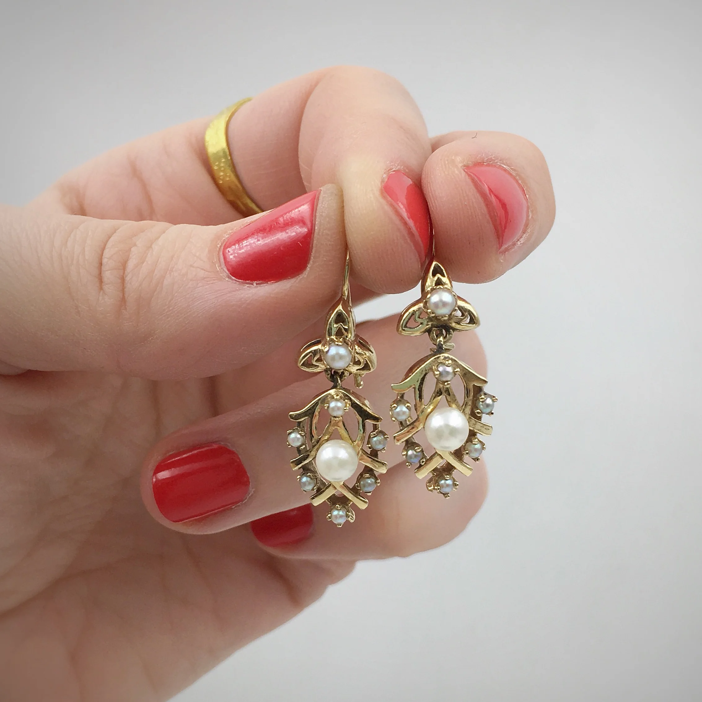 Pretty Vintage 14K Gold and Pearl Dangle Earrings — Reverie