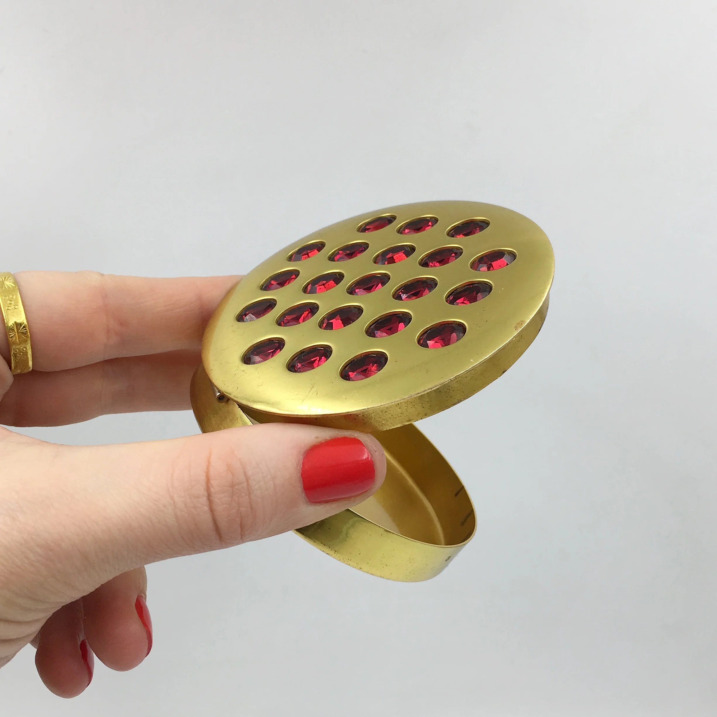 calvaire compact Reverie vintage shop NYC