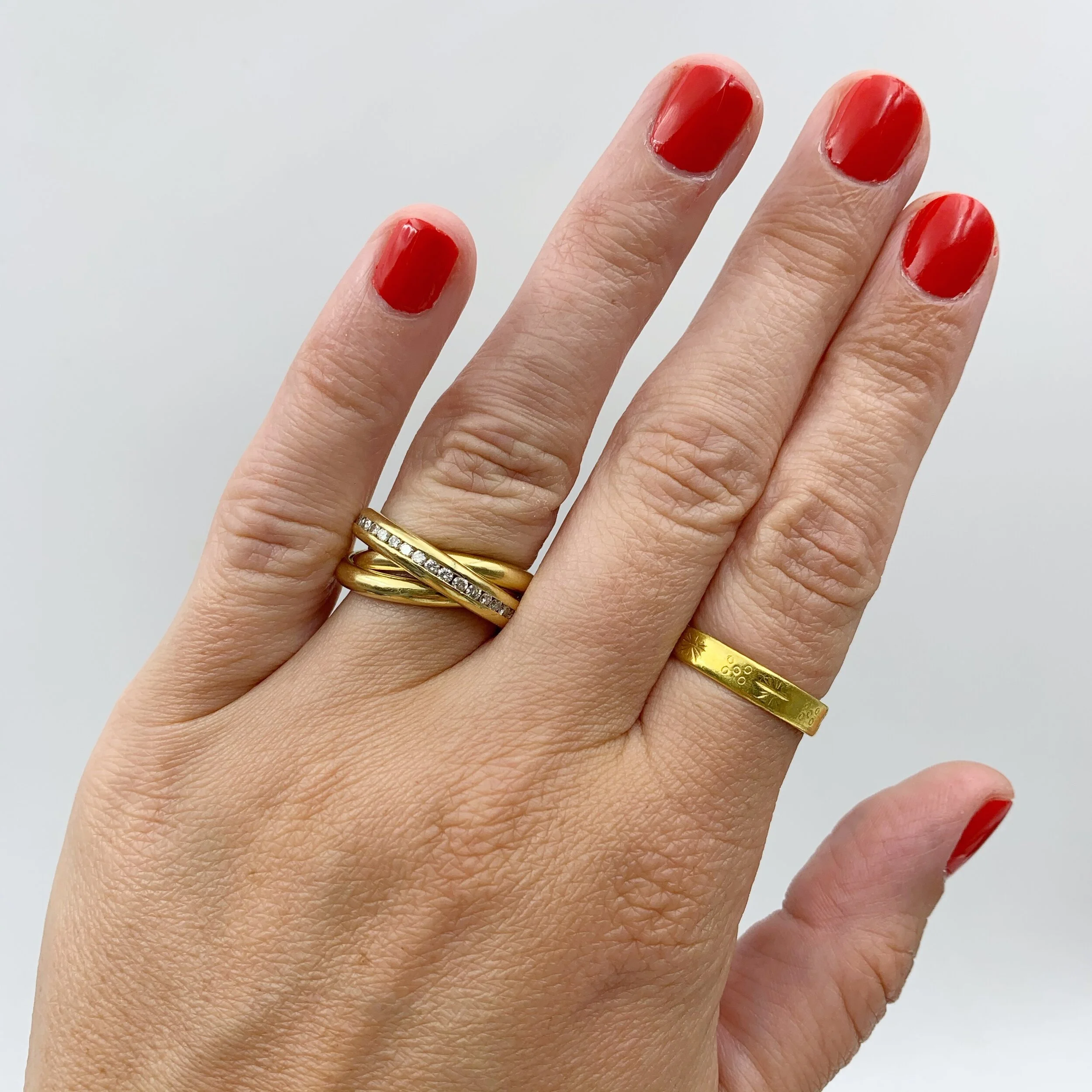 Vintage 18k yellow gold eternity band rolling ring Reverie vintage Russian wedding band trinity ring