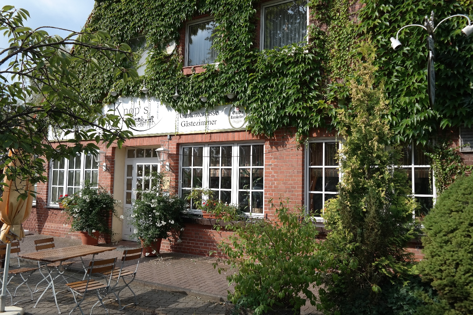Hausaussen.jpg