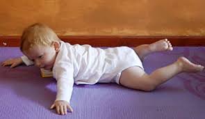 The prone fencer stance starts to show up at 6-8 weeks as the infant begins to express emotion through posture by reaching for things they want.