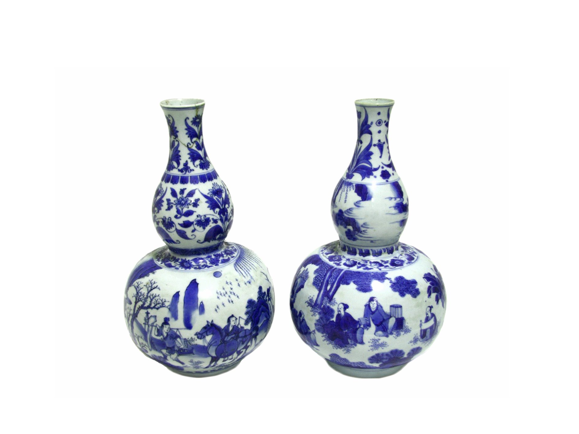 A PAIR OF CHINESE BLUE &amp; WHITE PORCELAIN BOTTLE VASES