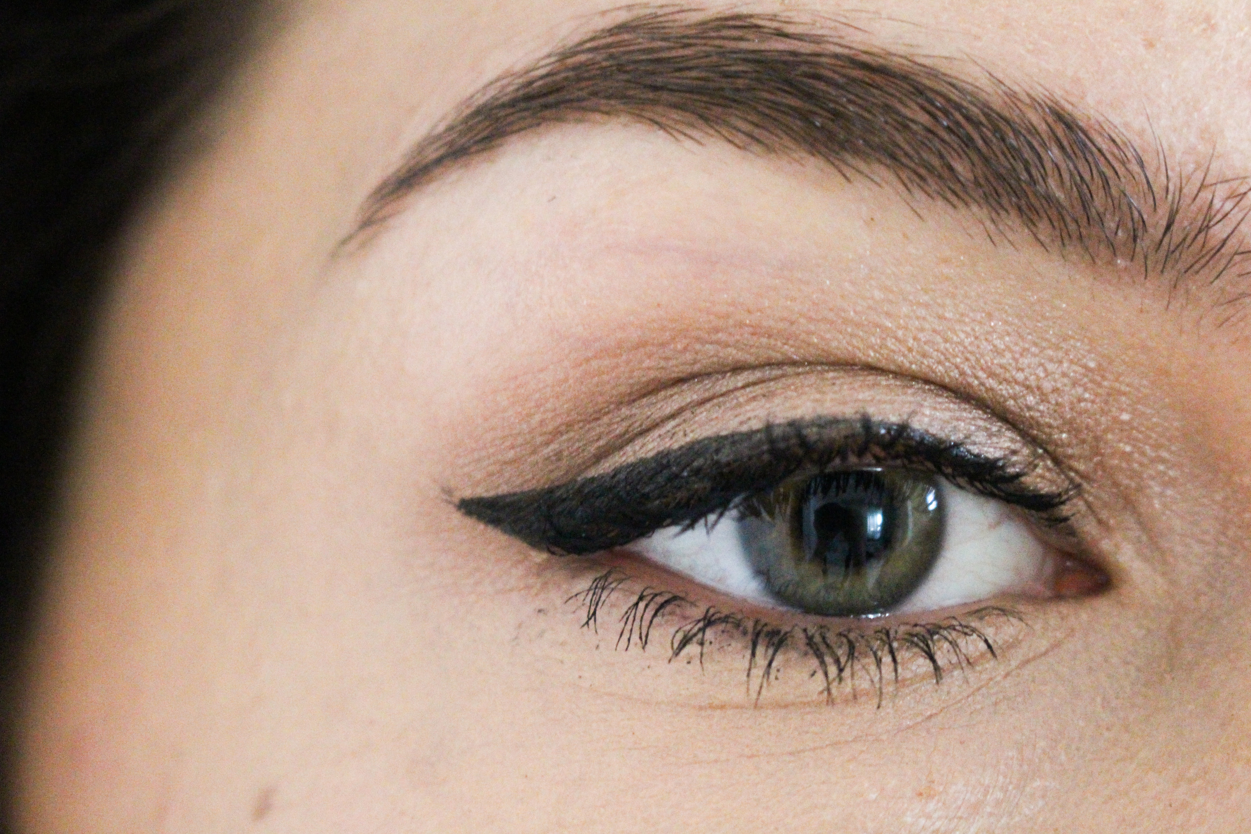 SIMPLE CAT EYE FLICK