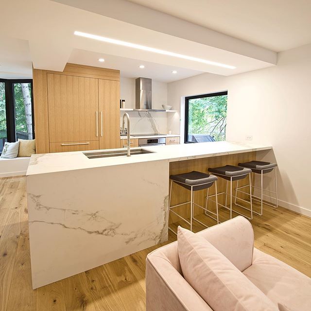 How about going home to this kitchen every night? I could get use to that 😝 #kitchen #customkitchen #architecturalinterior #interiordesign