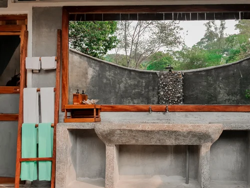 stilthouse bathroom3.jpg