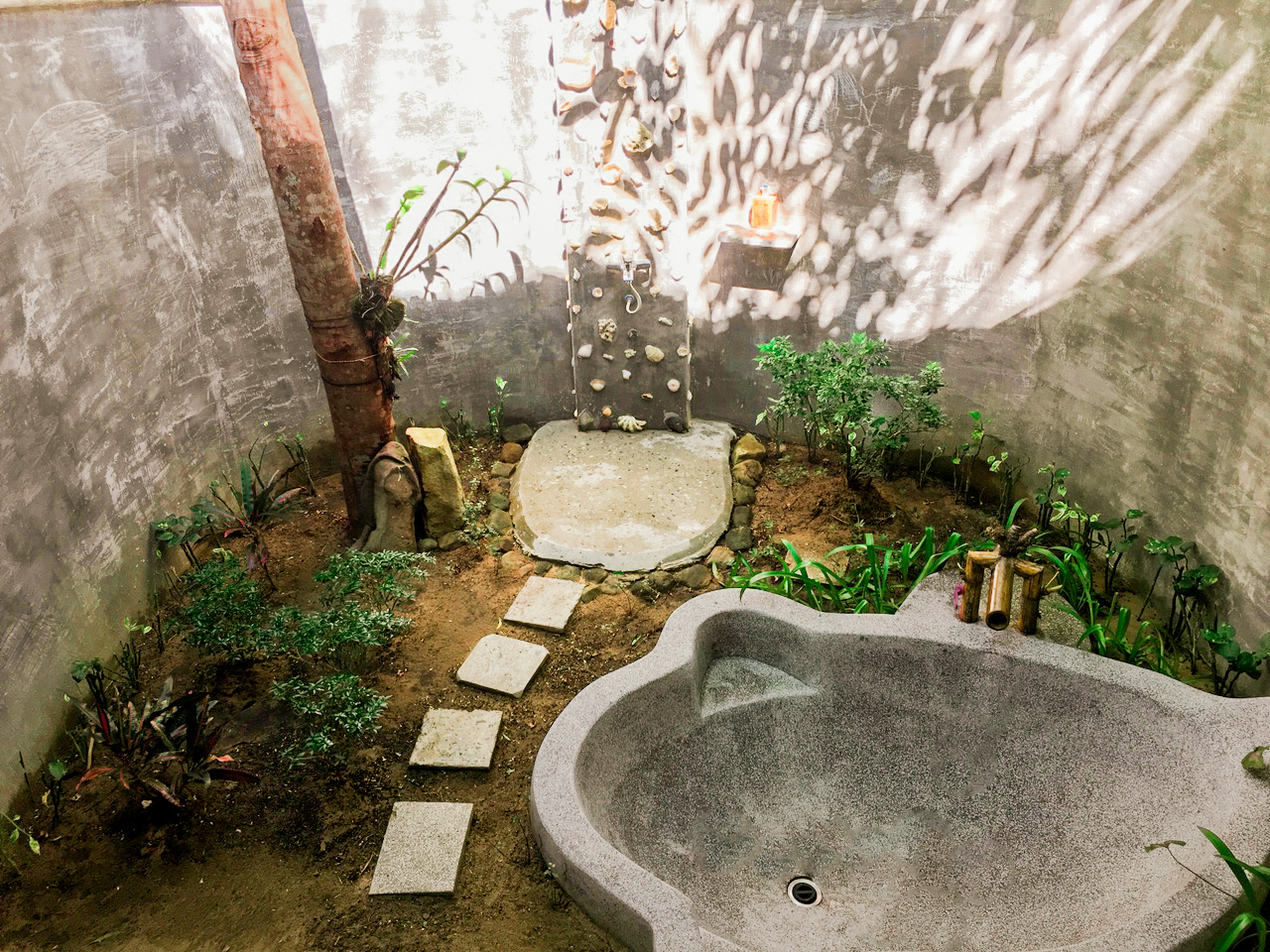 riverhouse bathroom.jpg