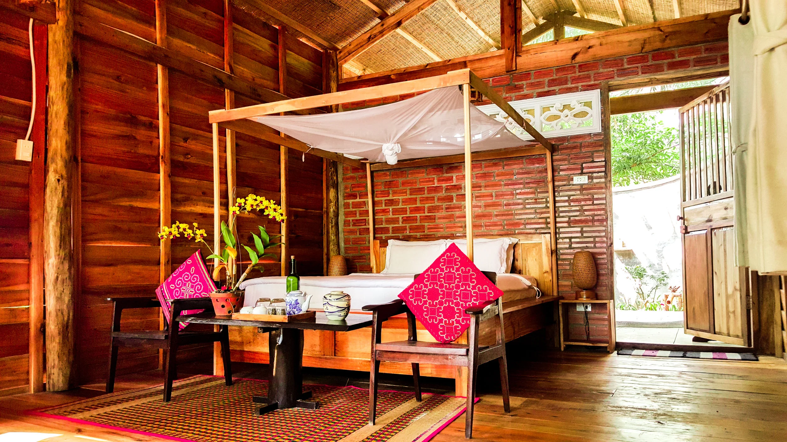 riverhouse interior.jpg