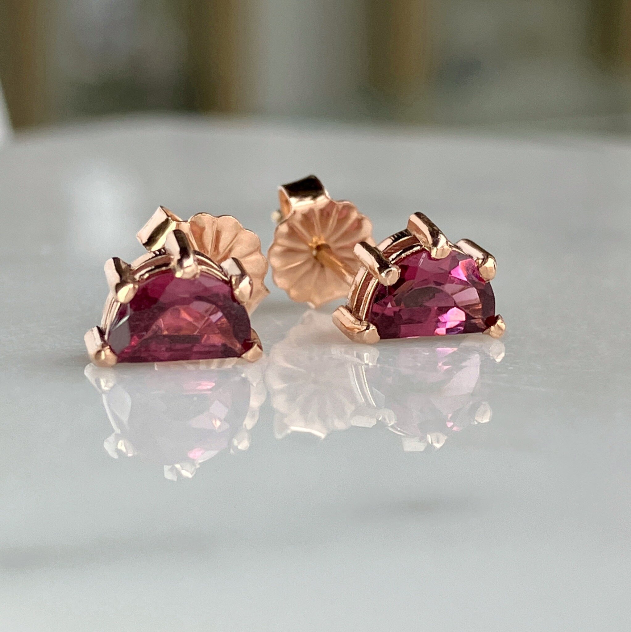 It's raspberry season! Aren't these raspberry coloured rhodolite garnet stud earrings scrumptious?

shop local, small business, Toronto jewellery, rhodolite garnet, stud earrings, 14k rose gold, d shaped gemstone, half moon shaped earrings, garnet ea