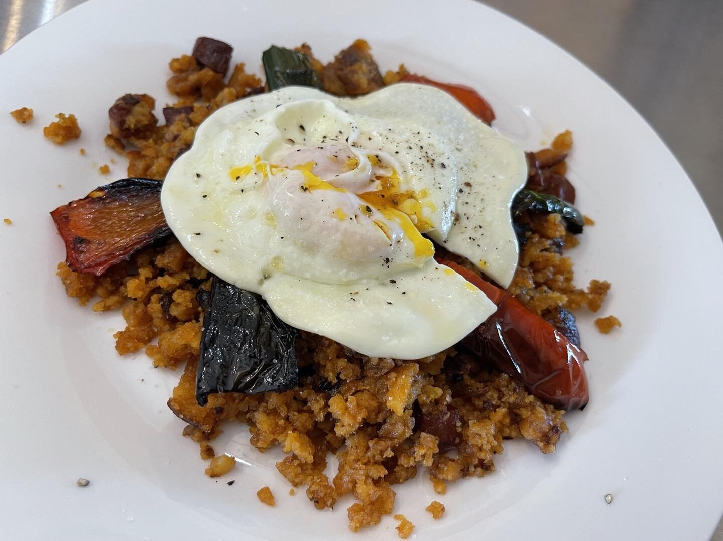 Made my mother&rsquo;s traditional spanish &ldquo;migas&rdquo; (from La Mancha in Spain) for brunch today! Migas with chorizo from Spain and fried peppers and egg. #smokedpaprika #chorizo #memoriesofspain