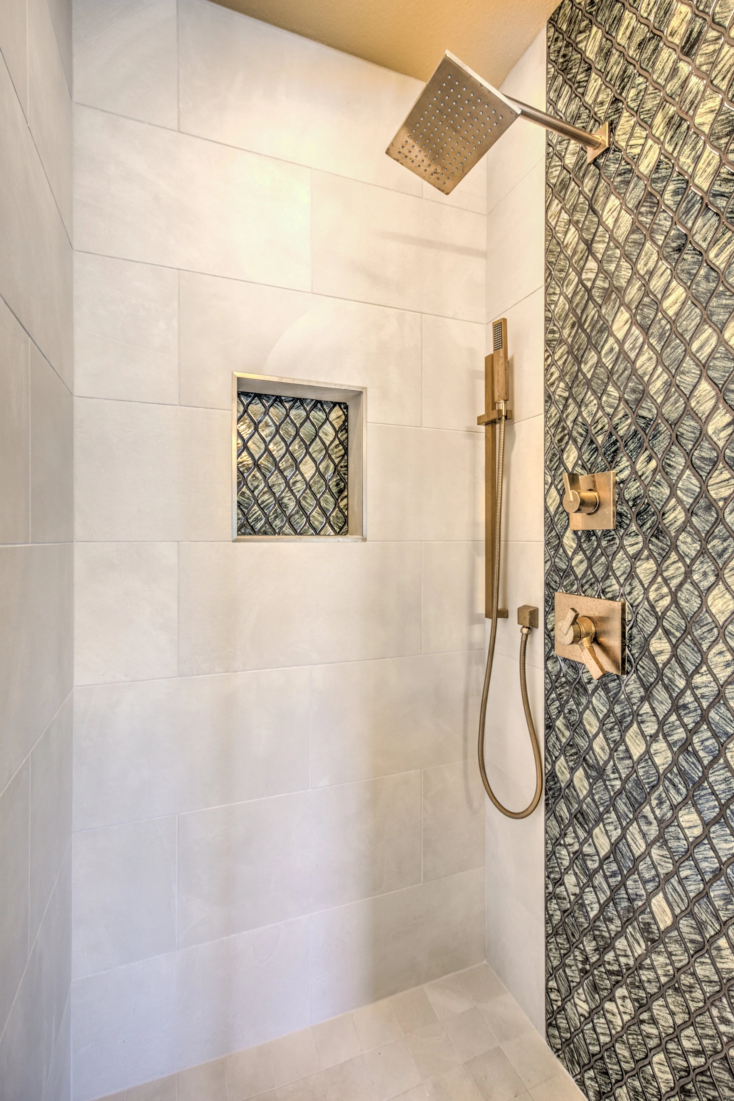 9044 Proud-32.jpg-FULL.JPG