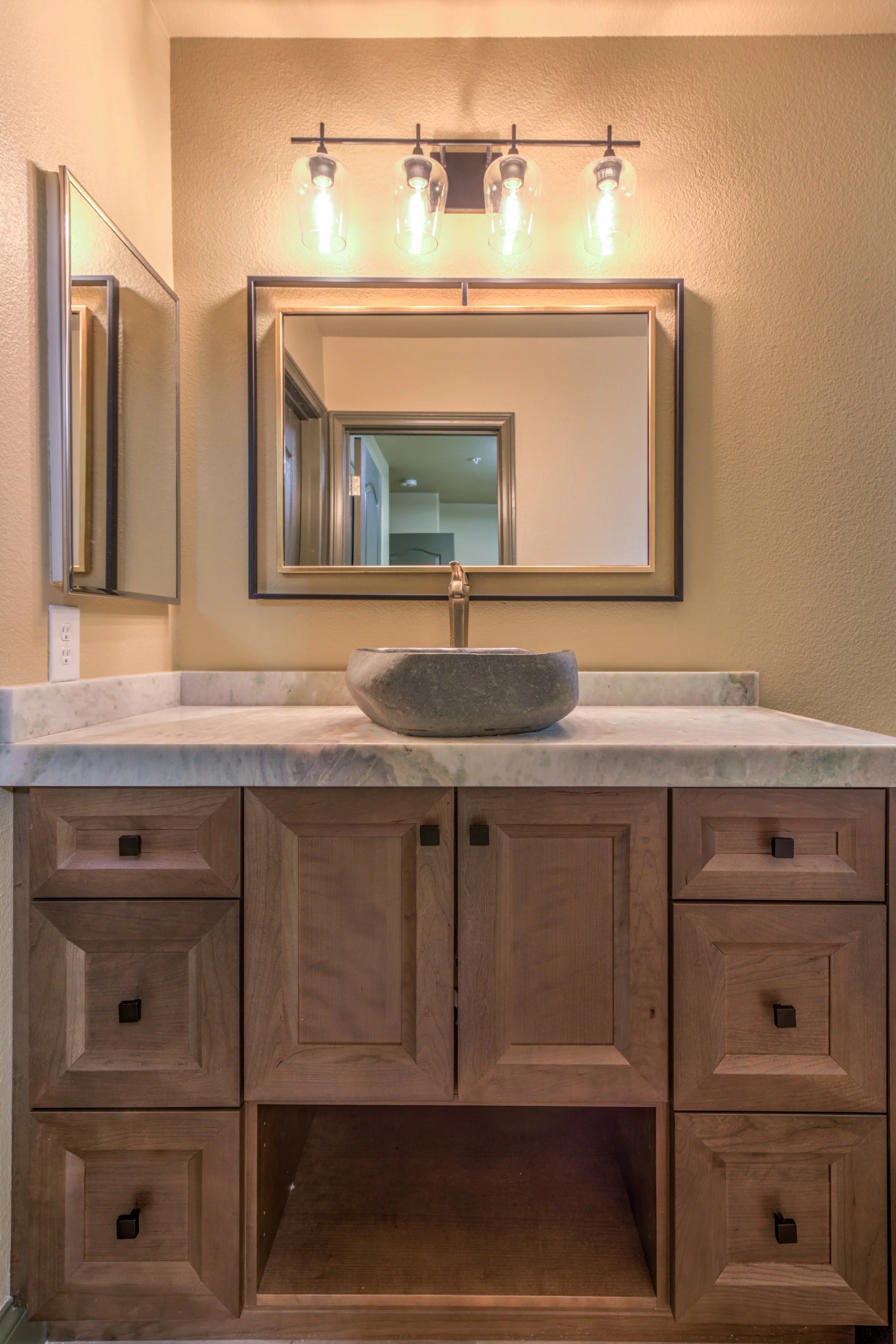 9044 Proud-24.jpg-FULL.JPG