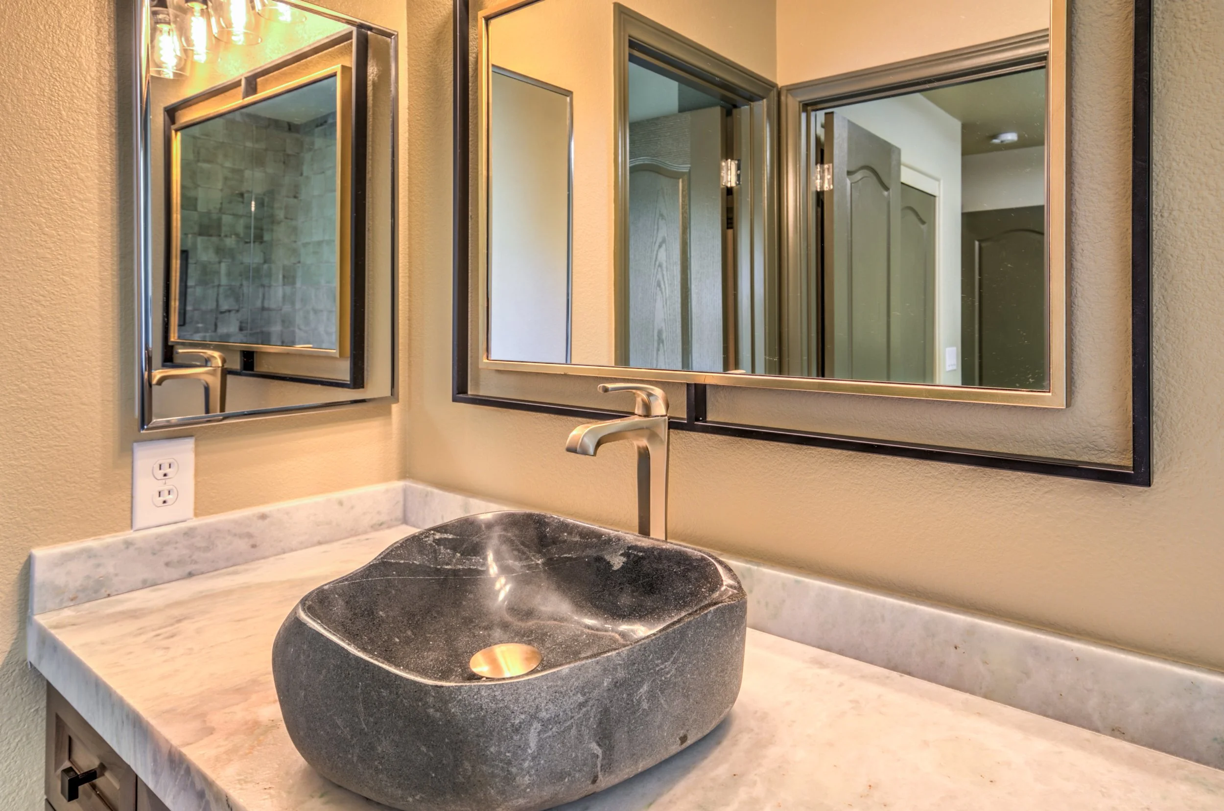 9044 Proud-27.jpg-FULL.JPG