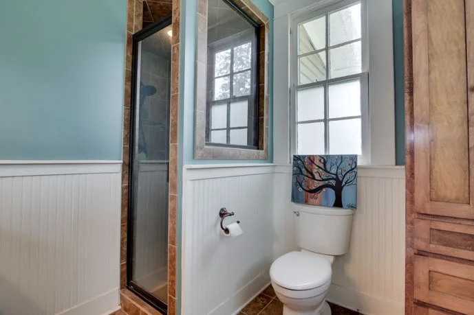 Bathroom commode