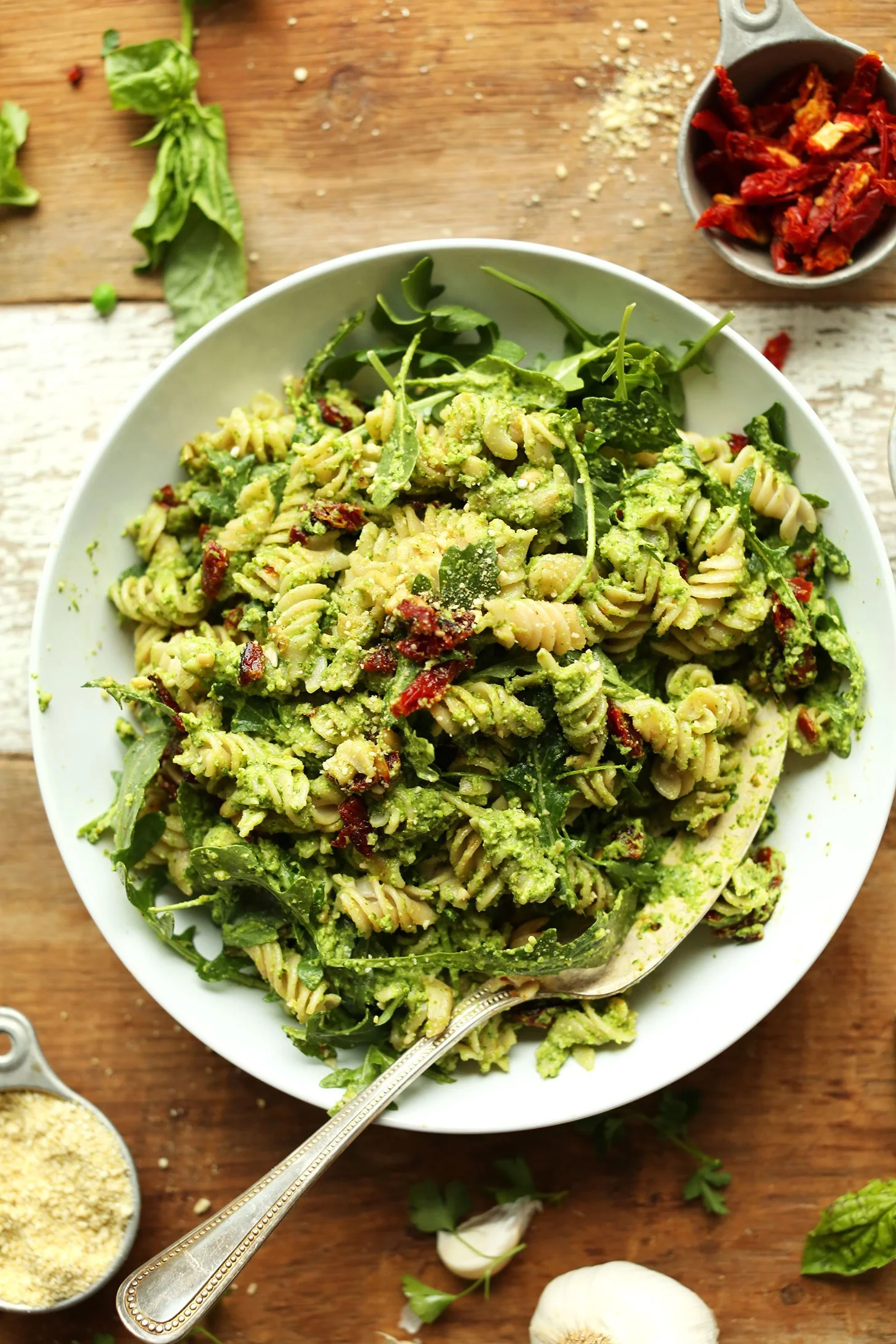 AMAZING-30-minute-Pea-PESTO-Pasta-with-Sun-Dried-Tomatoes-and-Arugula-vegan-glutenfree-pasta-healthy-dinner-recipe-minimalistbaker.jpg