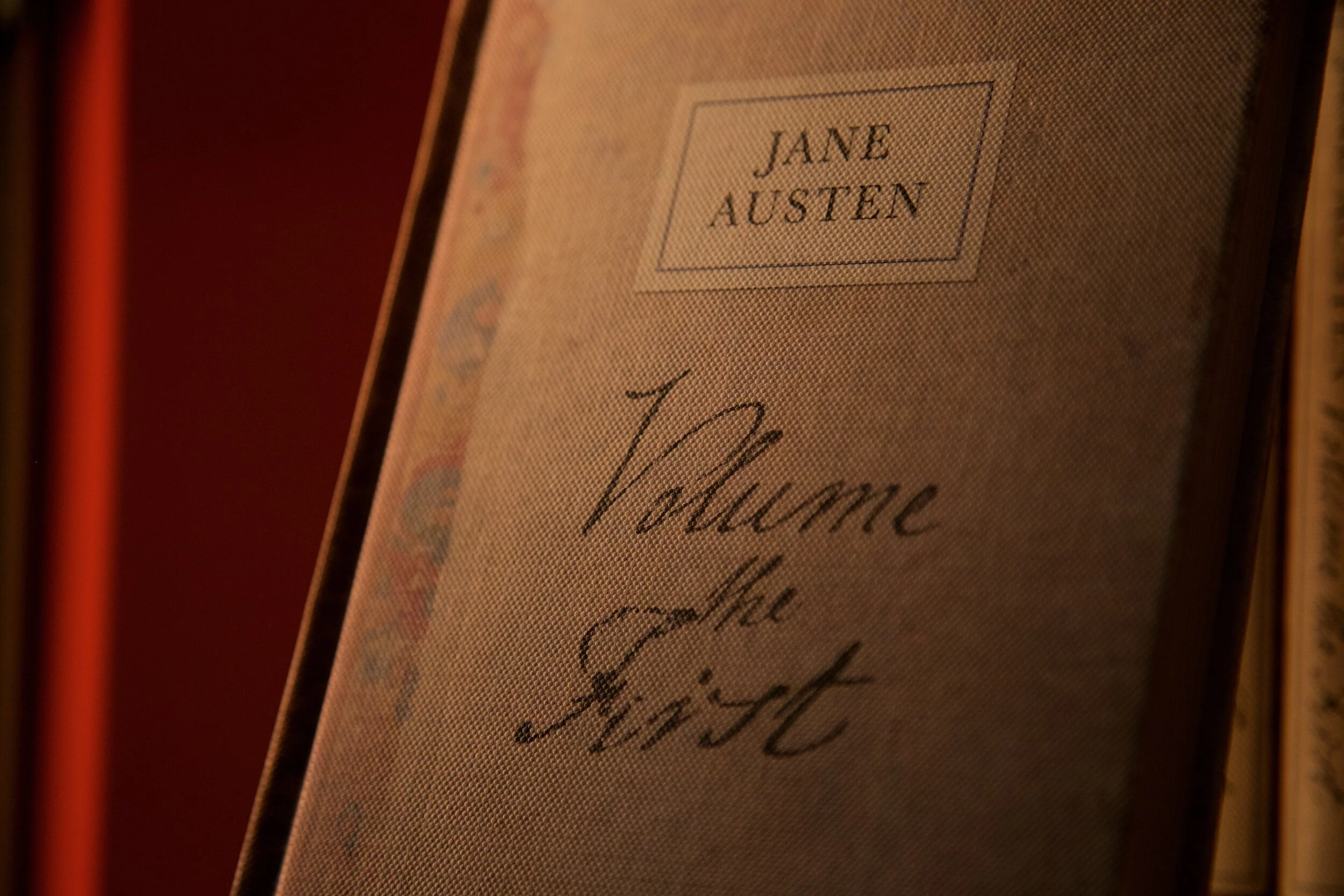 Jane Austen's head to head review of iPhone 15 pro and Google Pixel 8 Pro 