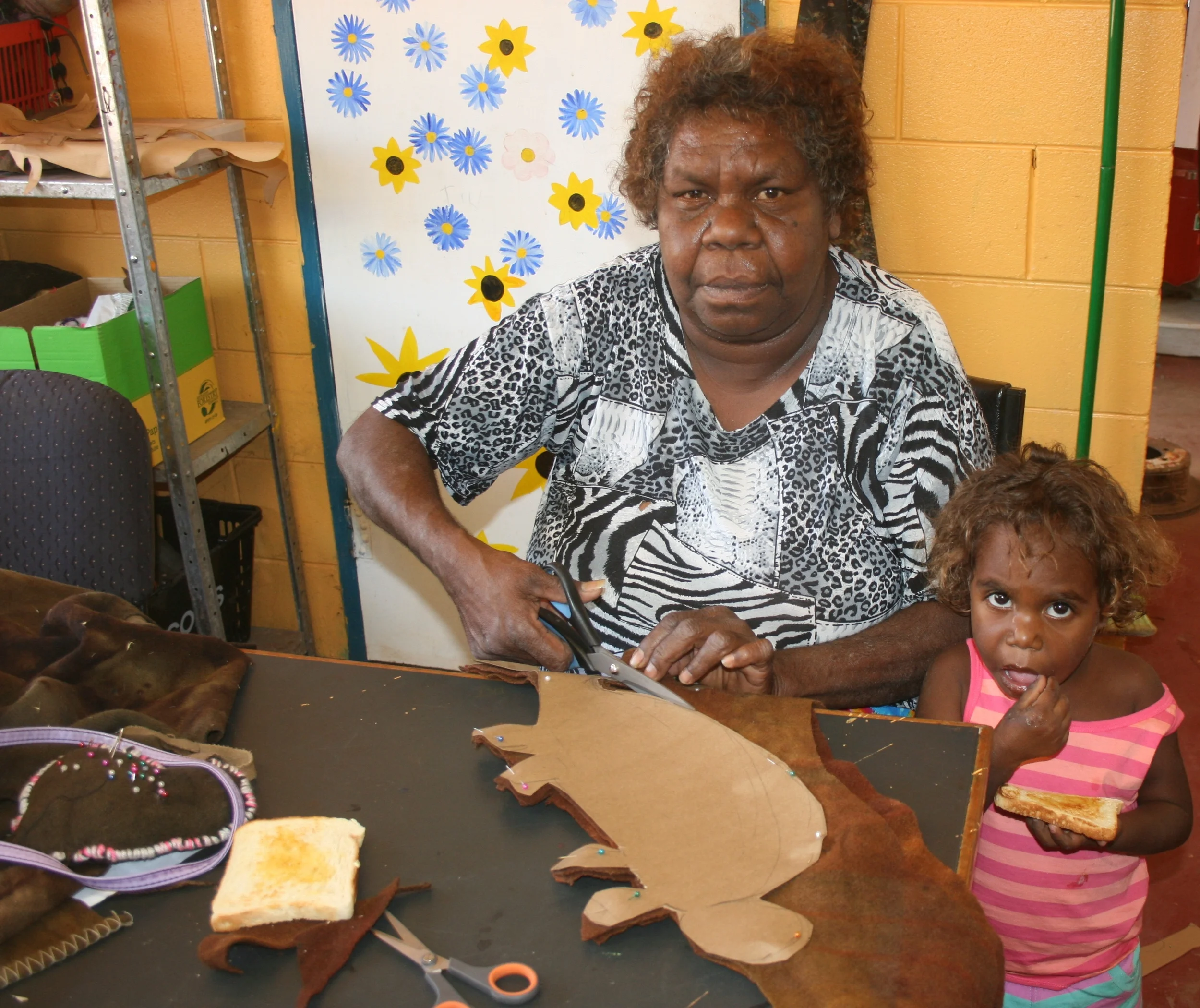 Marlene Rubuntja with granddaughter Edwina in the art room..JPG