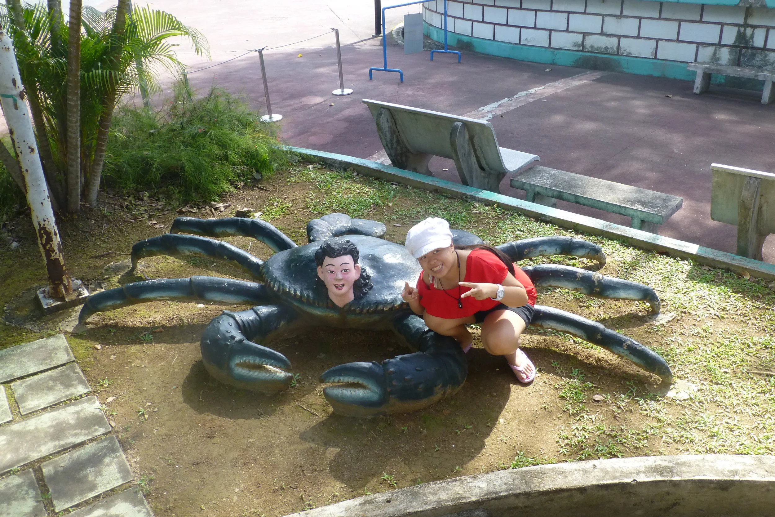 RANDOM TOURIST POSING WITH CHB