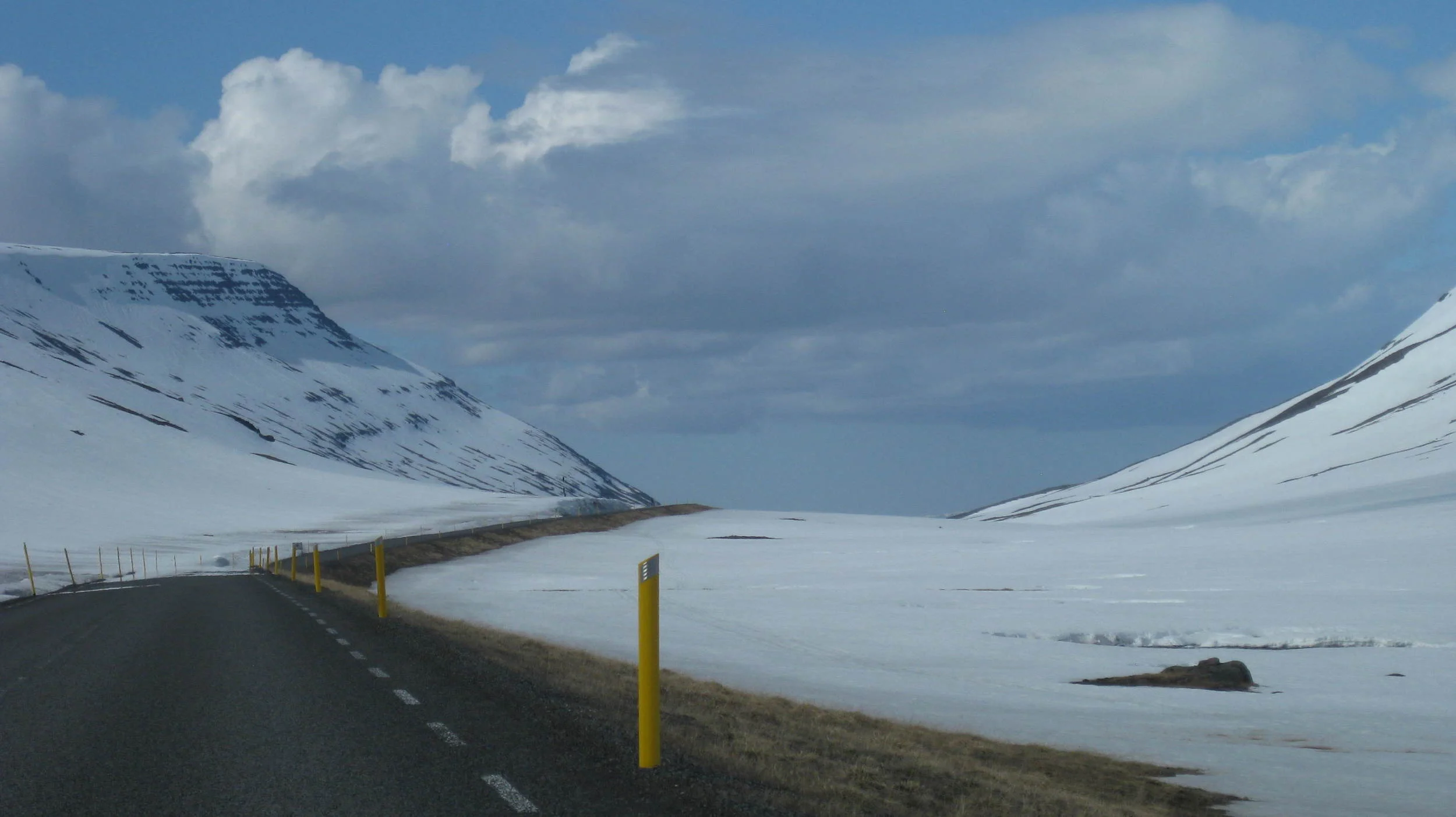 road into dettifoss