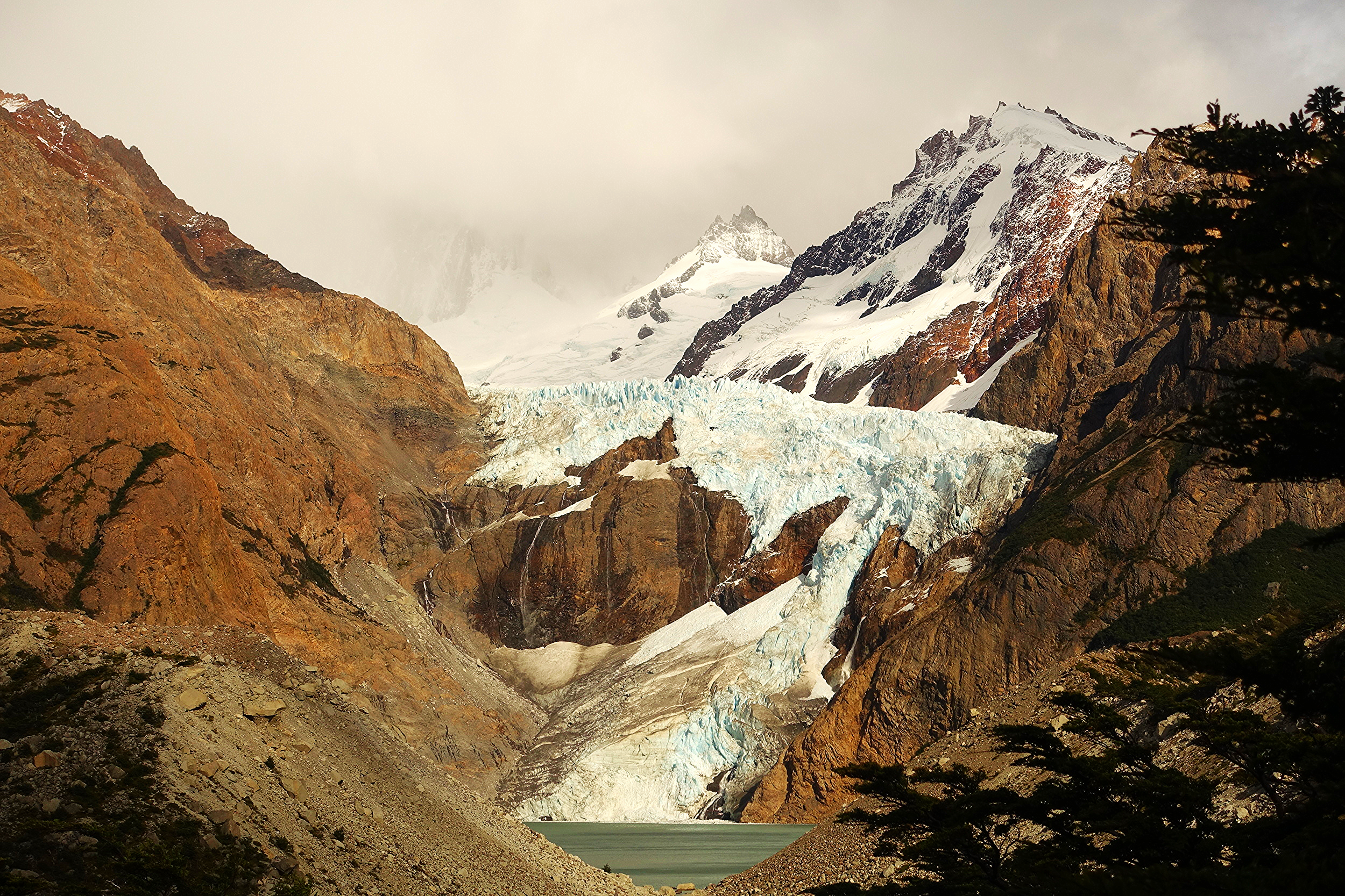 Glacier Piedras Blancas on the way from HOSTERIA EL PILAR TO LAGUNA DE LOS TRES