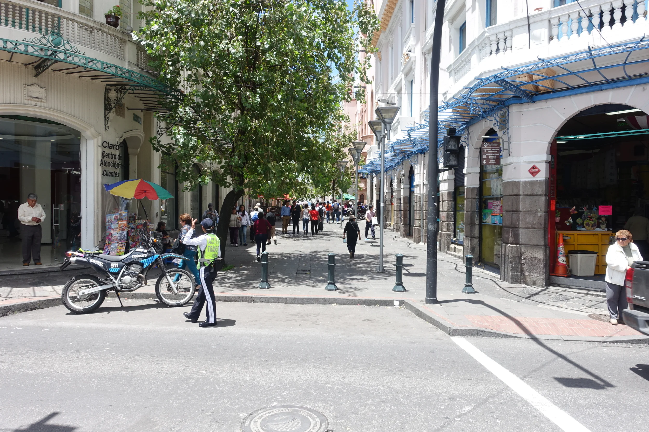 there are a number of pedestrian streets in the centro historico in quito