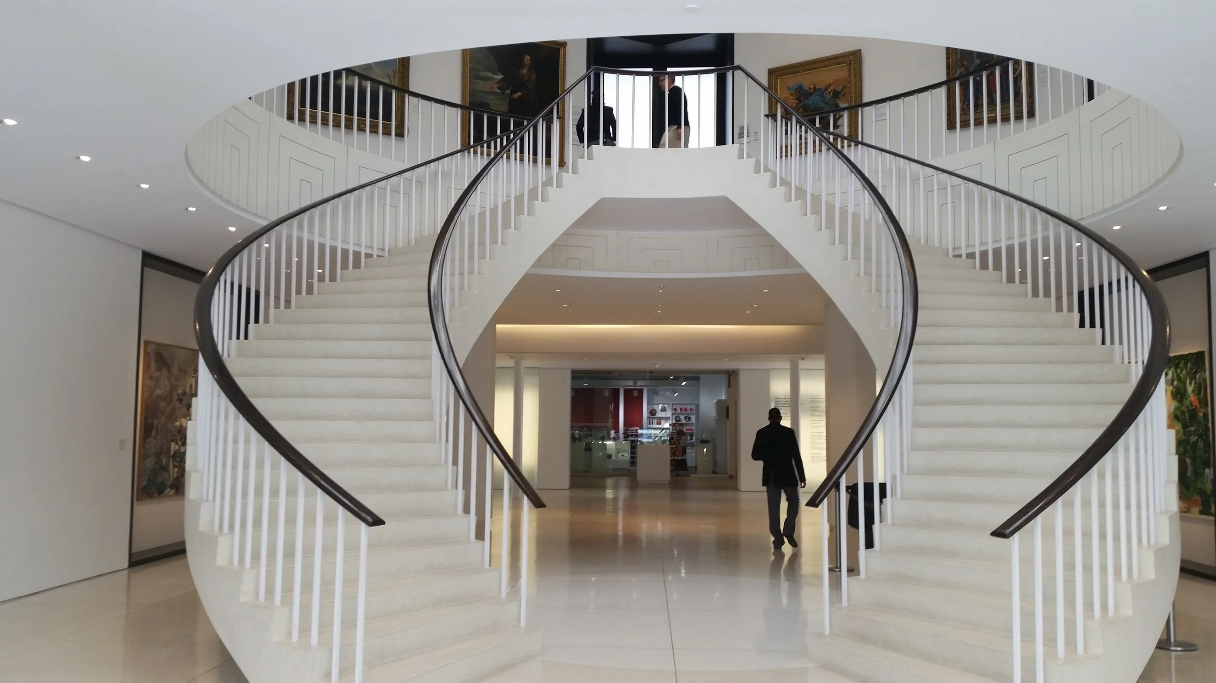 the entrance to the museo de arte